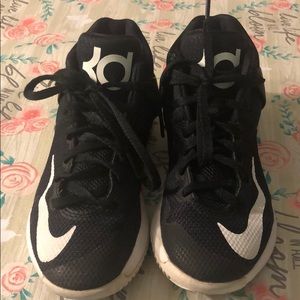 Boys Nike tennis shoes good condition